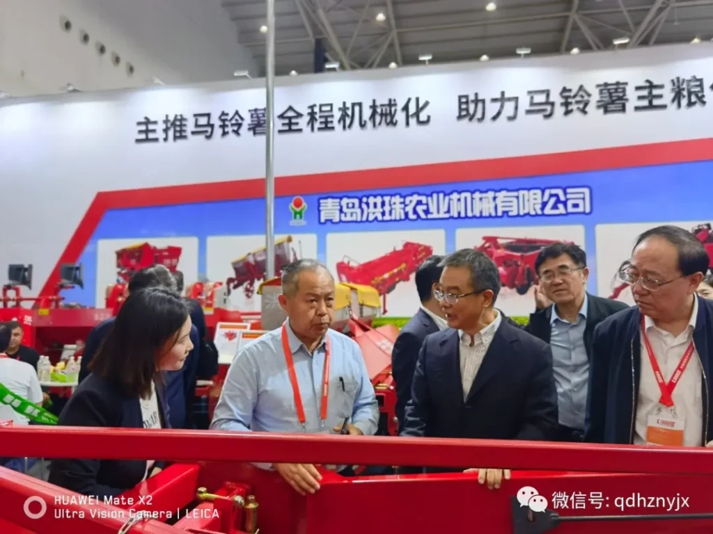 青岛洪珠亮相中国国际农机展.webp.jpg